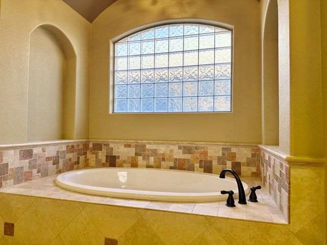 4316 Wood Dr, Midland, TX 79707