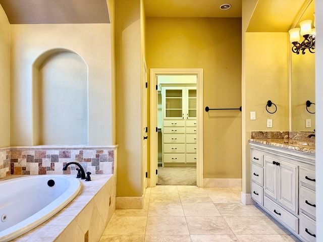 4316 Wood Dr, Midland, TX 79707