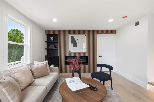 25 Bow St, Salem, MA 01970