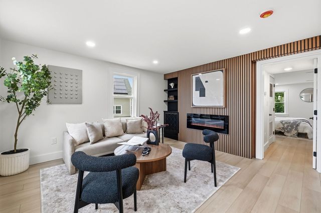 25 Bow St, Salem, MA 01970