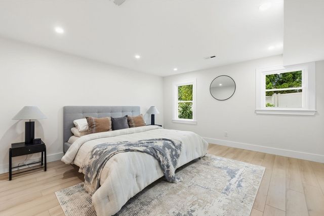 25 Bow St, Salem, MA 01970
