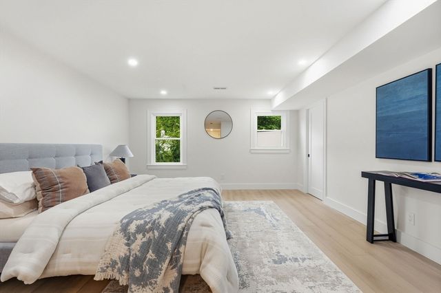 25 Bow St, Salem, MA 01970