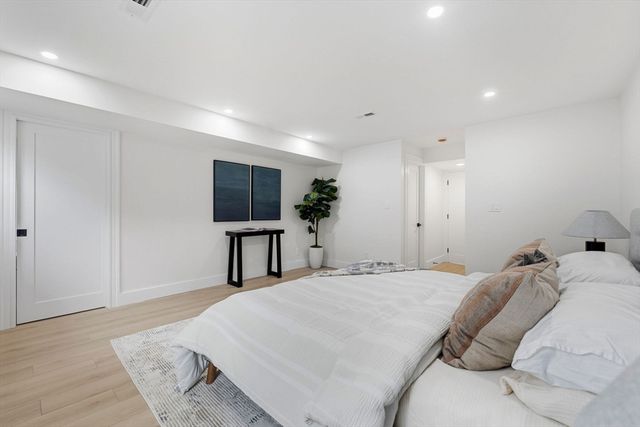 25 Bow St, Salem, MA 01970