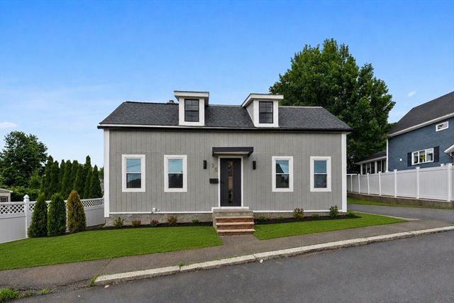 25 Bow St, Salem, MA 01970