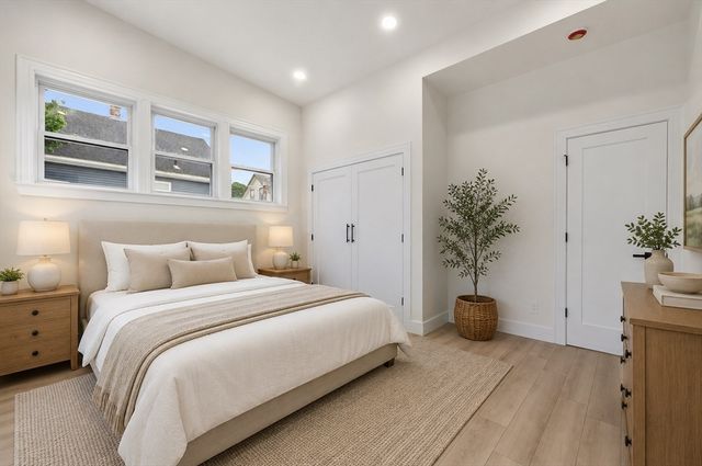 25 Bow St, Salem, MA 01970