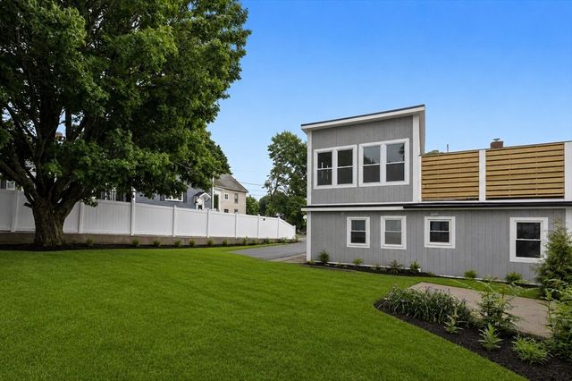 25 Bow St, Salem, MA 01970
