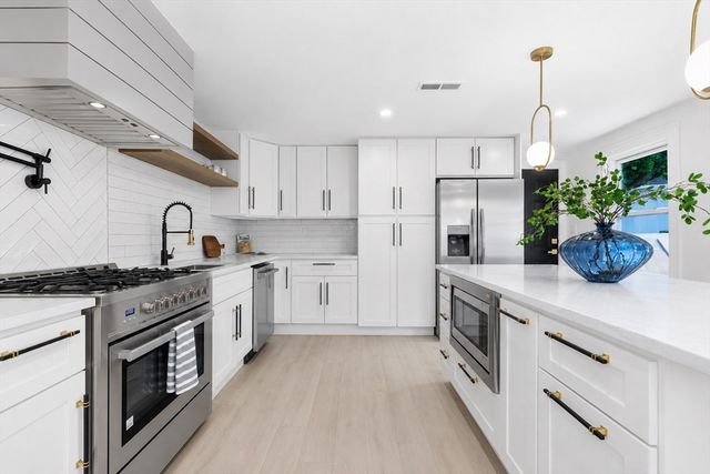 25 Bow St, Salem, MA 01970