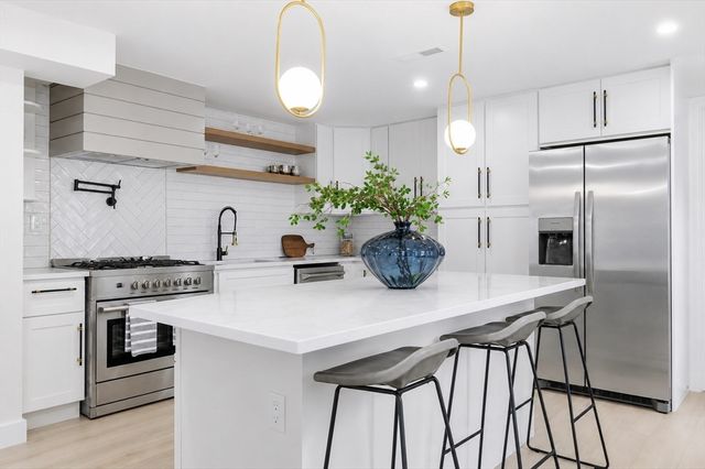 25 Bow St, Salem, MA 01970