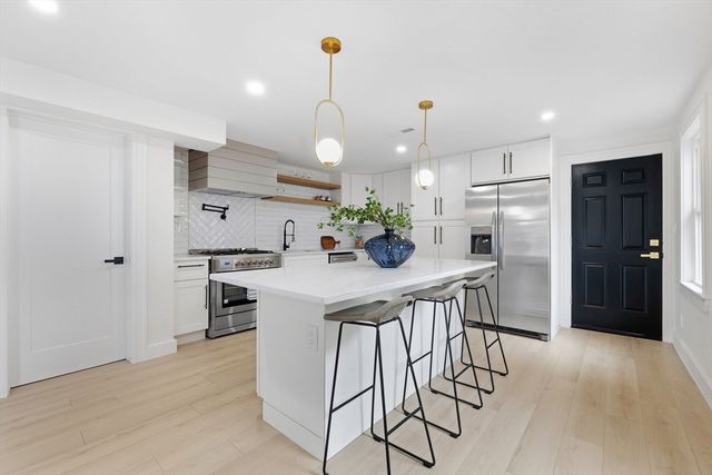 25 Bow St, Salem, MA 01970
