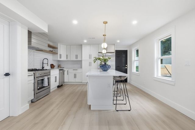 25 Bow St, Salem, MA 01970
