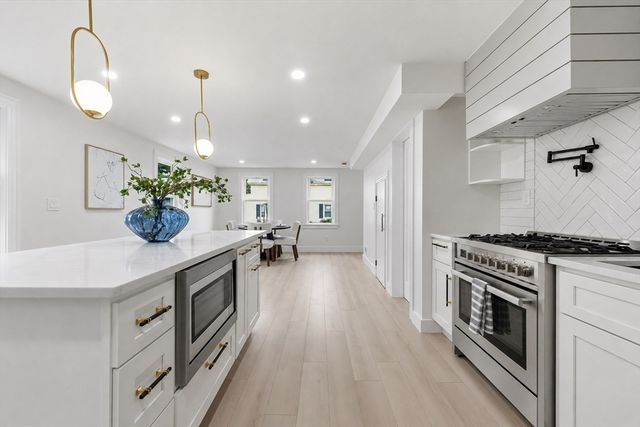 25 Bow St, Salem, MA 01970