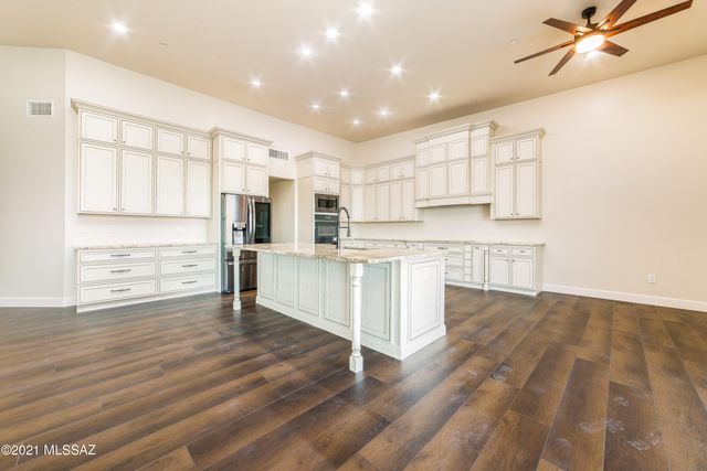 10525 N Called Presidio de Oeste Lane N, Tucson, AZ 85742