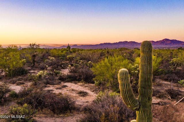 10525 N Called Presidio de Oeste Lane N, Tucson, AZ 85742