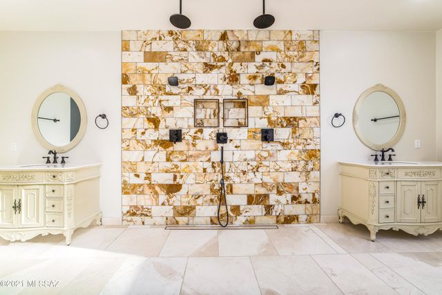 10525 N Called Presidio de Oeste Lane N, Tucson, AZ 85742