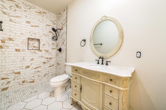 10525 N Called Presidio de Oeste Lane N, Tucson, AZ 85742