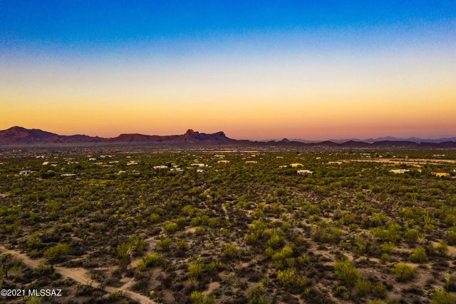 10525 N Called Presidio de Oeste Lane N, Tucson, AZ 85742