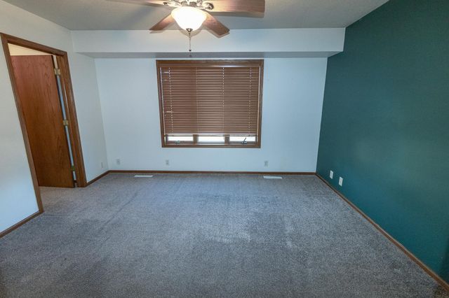 1033 Barrington Drive, Cedar Falls, IA 50613