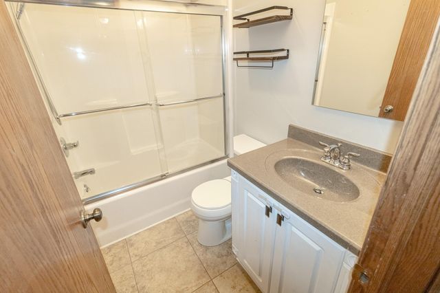 1033 Barrington Drive, Cedar Falls, IA 50613