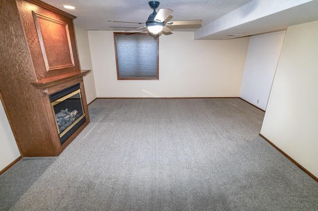 1033 Barrington Drive, Cedar Falls, IA 50613