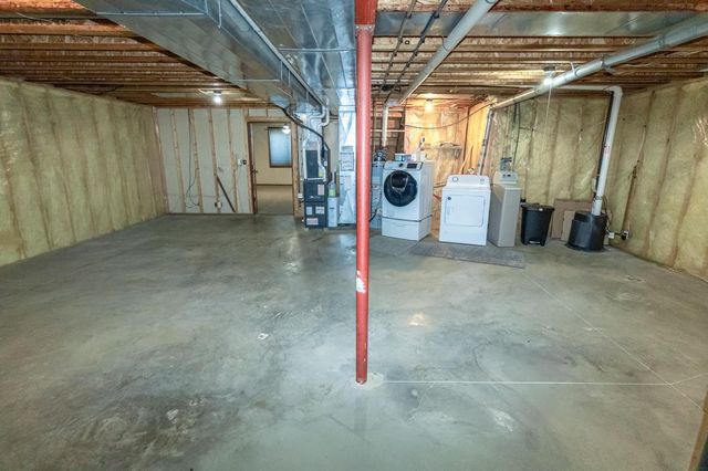 1033 Barrington Drive, Cedar Falls, IA 50613