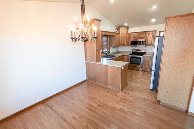 1033 Barrington Drive, Cedar Falls, IA 50613