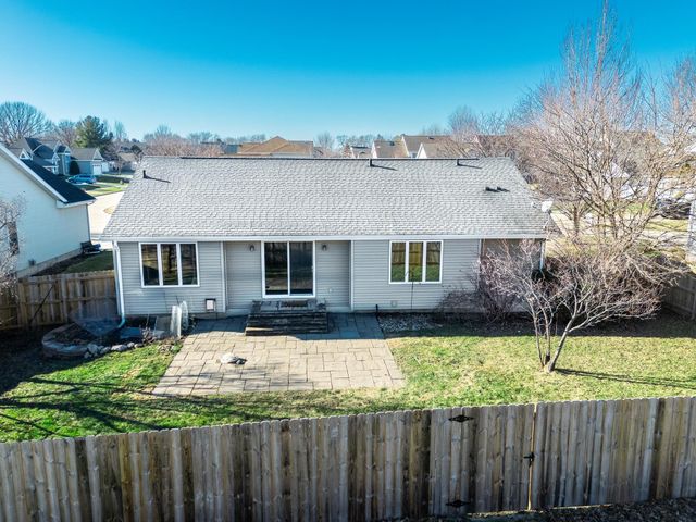 1033 Barrington Drive, Cedar Falls, IA 50613