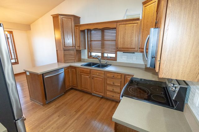 1033 Barrington Drive, Cedar Falls, IA 50613