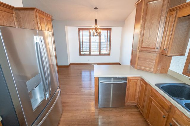 1033 Barrington Drive, Cedar Falls, IA 50613