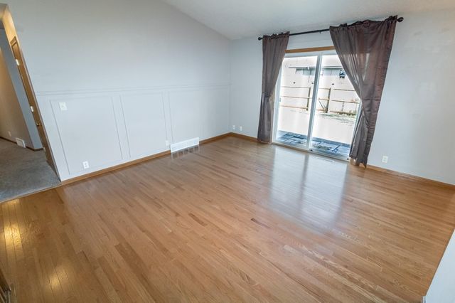 1033 Barrington Drive, Cedar Falls, IA 50613