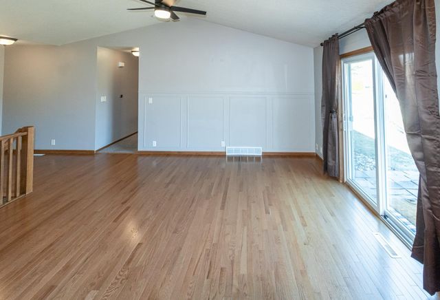 1033 Barrington Drive, Cedar Falls, IA 50613