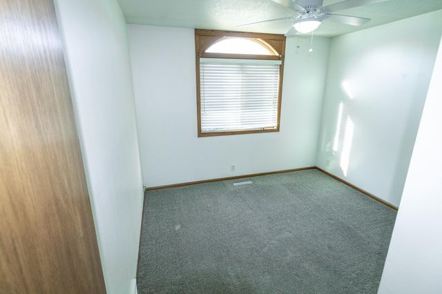 1033 Barrington Drive, Cedar Falls, IA 50613