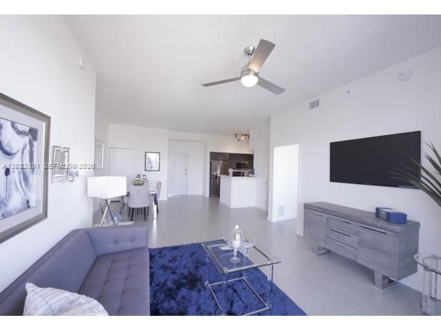 729 NW 2nd St 529, Miami, FL 33128