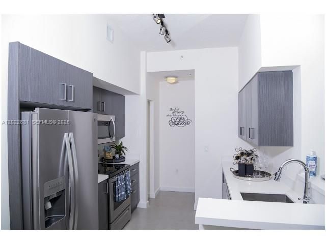 729 NW 2nd St 529, Miami, FL 33128