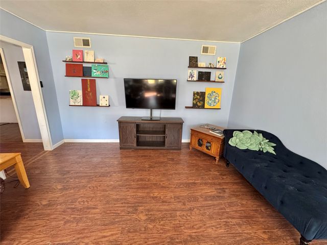 724 S Rusk Street, Gainesville, TX 76240