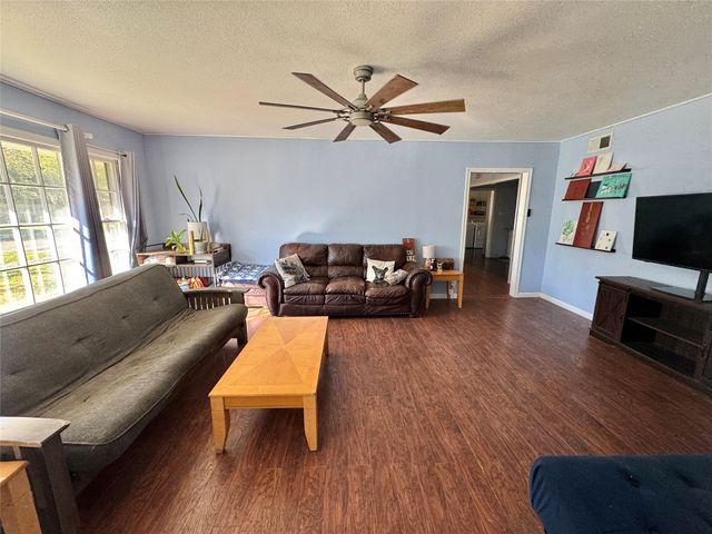 724 S Rusk Street, Gainesville, TX 76240