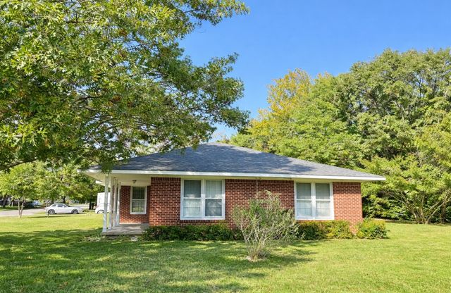 724 S Rusk Street, Gainesville, TX 76240