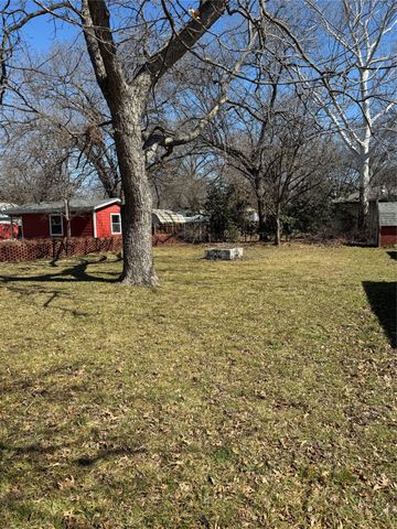 724 S Rusk Street, Gainesville, TX 76240