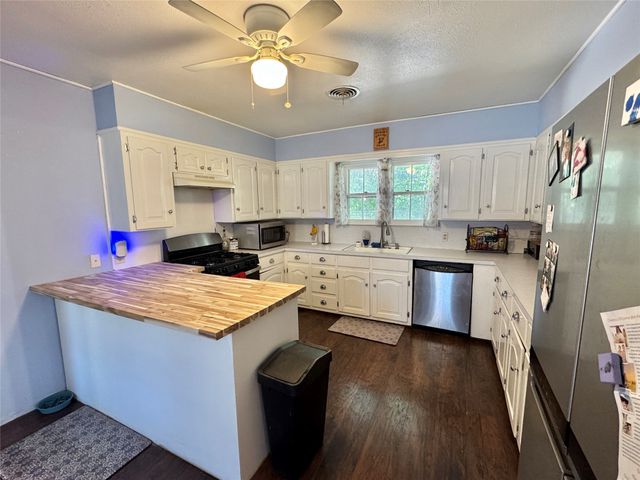 724 S Rusk Street, Gainesville, TX 76240