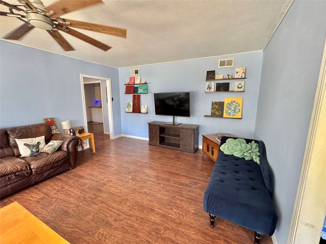 724 S Rusk Street, Gainesville, TX 76240