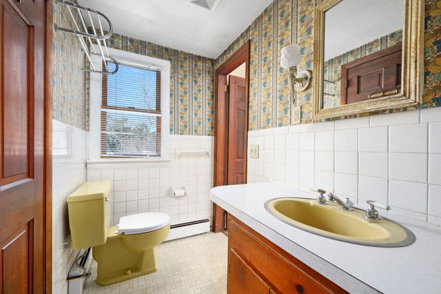 20 Harold Street, Harwich Port, MA 02646