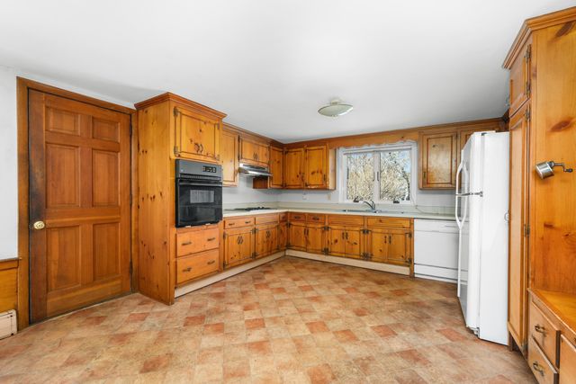 20 Harold Street, Harwich Port, MA 02646