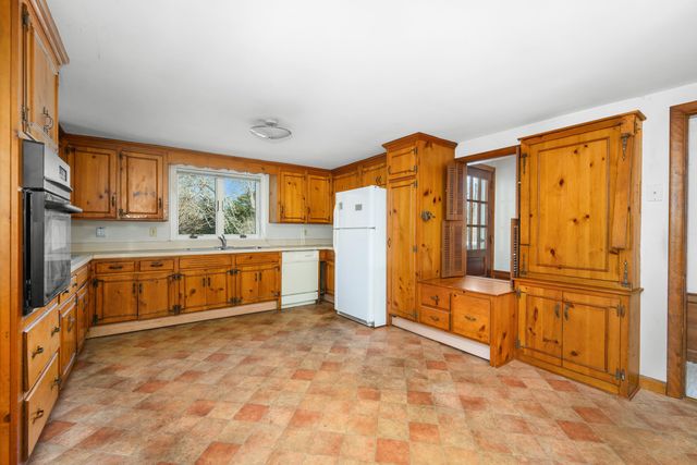 20 Harold Street, Harwich Port, MA 02646