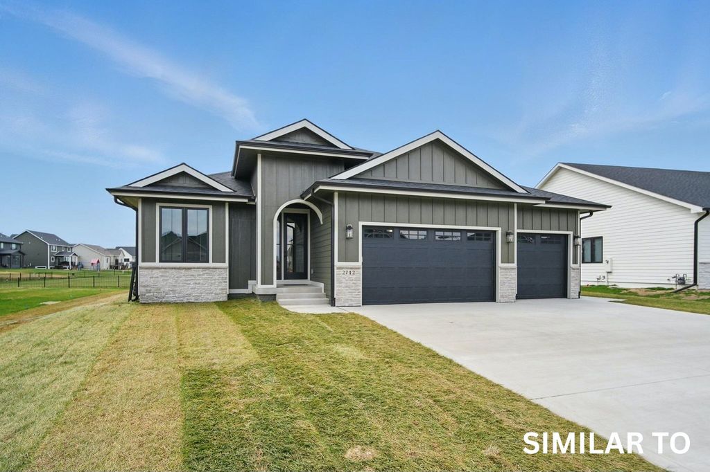 1713 Summit Circle NE, Bondurant, IA 50035