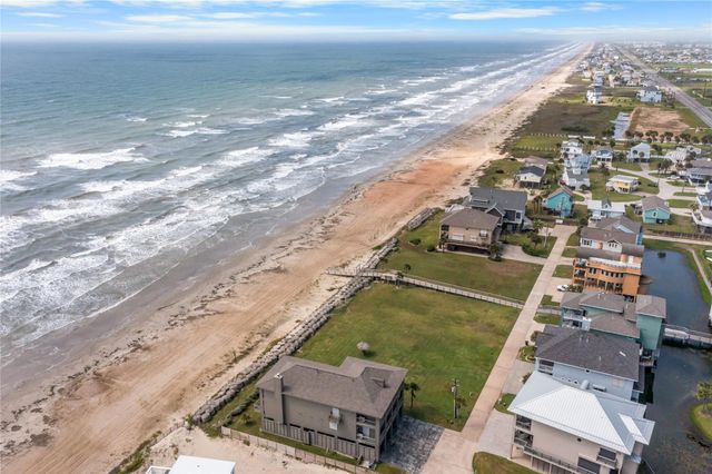 14 Blue Heron Circle, Jamaica Beach, TX 77554