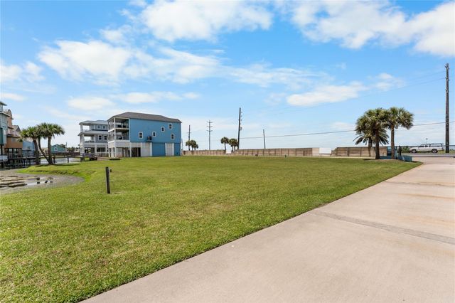 14 Blue Heron Circle, Jamaica Beach, TX 77554