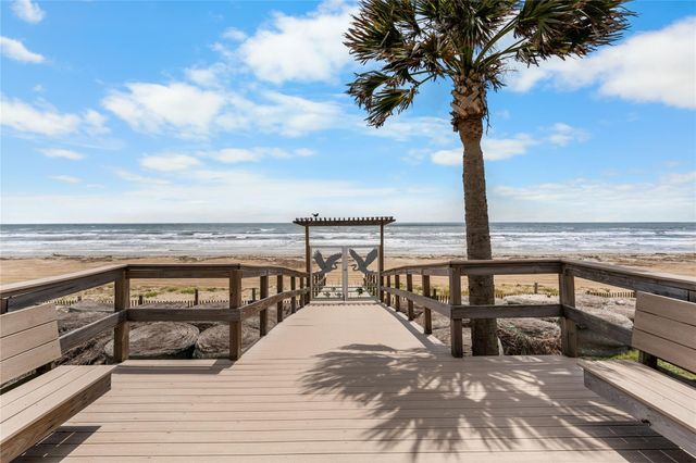 14 Blue Heron Circle, Jamaica Beach, TX 77554