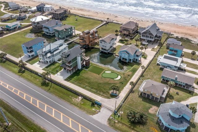 14 Blue Heron Circle, Jamaica Beach, TX 77554