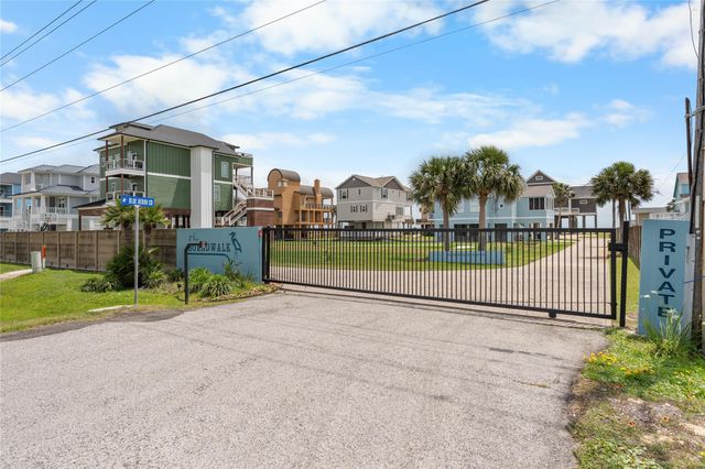 14 Blue Heron Circle, Jamaica Beach, TX 77554