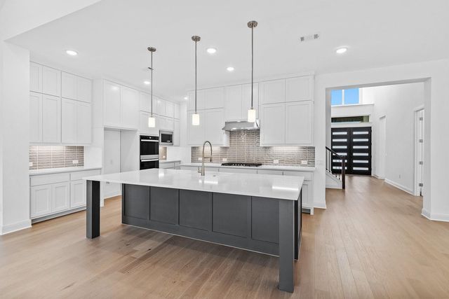 6808 Liberty Grotto CT, Lago Vista, TX 78645