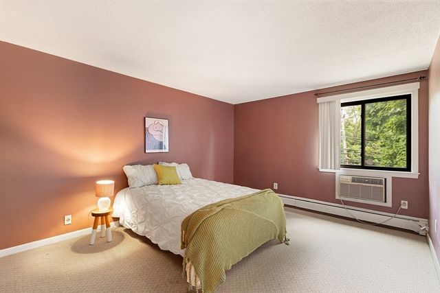 5 Hallmark Gardens 12, Burlington, MA 01803